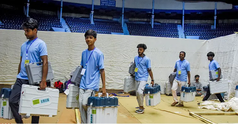 নির্বাচনের সরঞ্জাম নিয়ে যাওয়া হচ্ছে